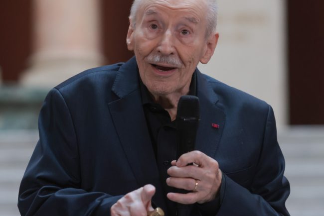 Barbatul acuzat ca l a amenintat cu moartea pe actorul Victor Rebengiuc a fost plasat sub control judiciar