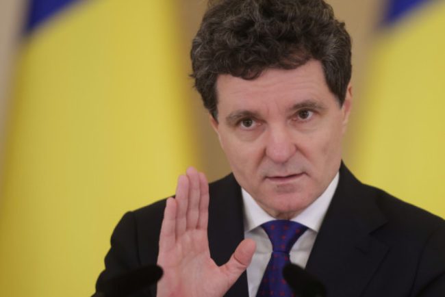 CCR a acceptat cererea lui Nicusor Dan si a declarat neconstitutionala legea care modifica Legea minelor si legislatia privind cimitirele