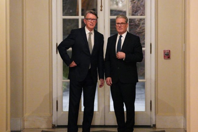 Criza Mandelson il pune pe Starmer in cea mai mare situatie de risc a sa