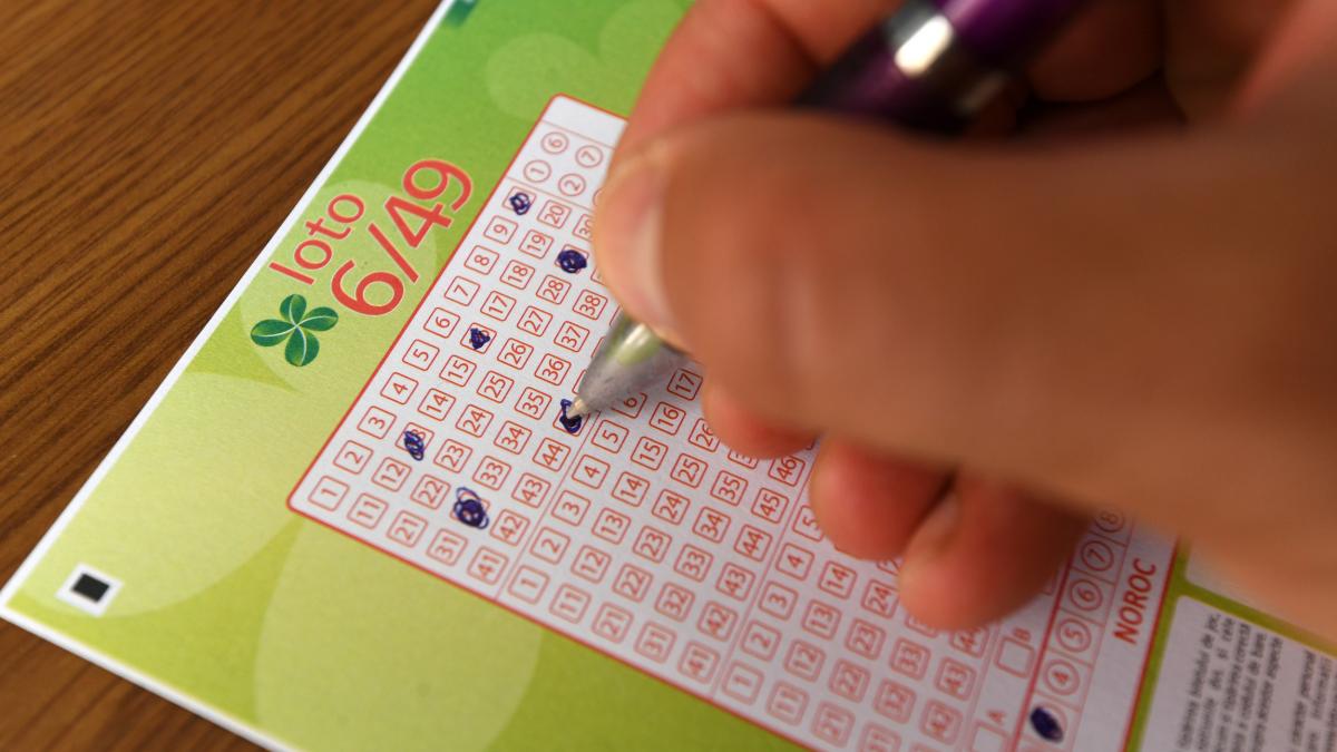 Loto 6 49 duminica 8 februarie Report de peste 10 milioane de euro la Joker si de peste 4 milioane
