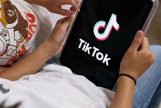 O alta tara din UE va interzice accesul minorilor sub 16 ani la retelele sociale Ii vom