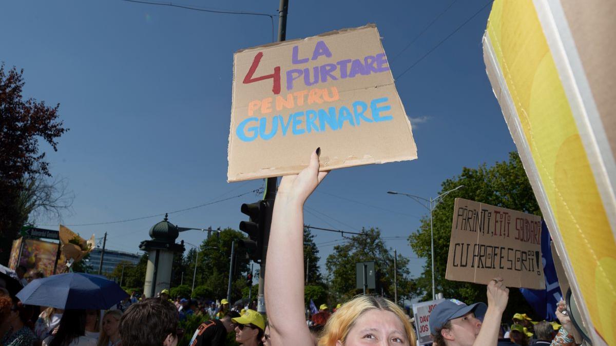 Profesorii si studentii se protesteaza impotriva masurilor de austeritate impuse de Guvernul Bolojan