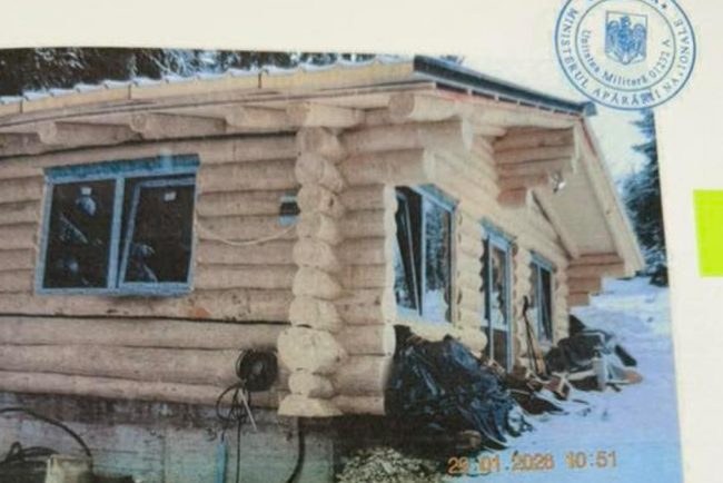 Unitate militara oferim cazare pentru turisti o cabana construita fara autorizatie a fost demolata chiar intr o