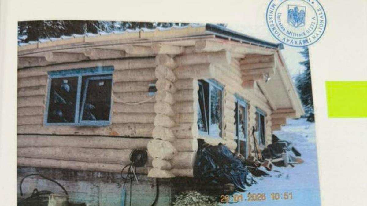 Unitate militara oferim cazare pentru turisti o cabana construita fara autorizatie a fost demolata chiar intr o