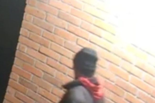 A iesit la furat in miezul noptii pe o strada din Cluj Politia a inceput o ancheta si cauta martori Trebuie identificat