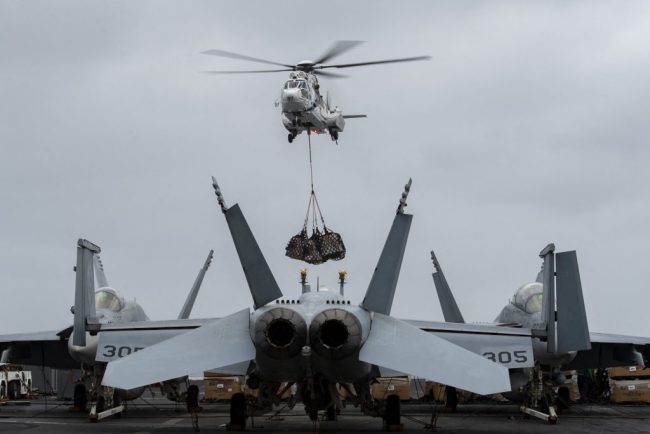 A inceput operatiunea militara pentru redeschiderea stramtorii Ormuz avioanele si elicopterele militare americane sunt implicate