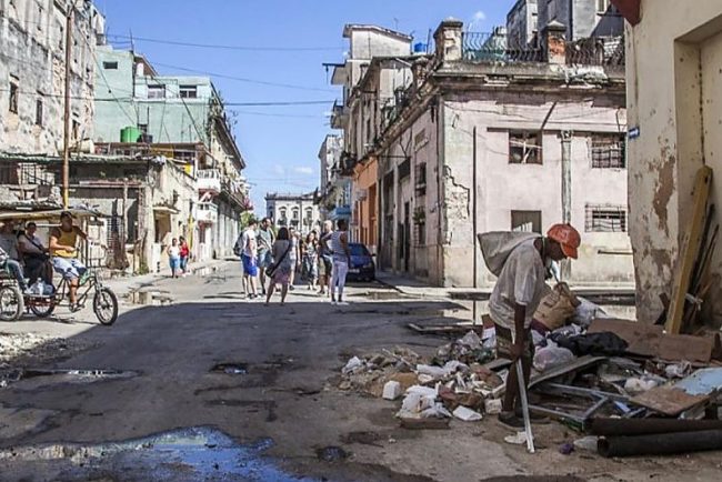 A optazii de proteste violente in Cuba dupa intreruperile masive de curent Manifestantii au atacat sediul Partidului Comunist