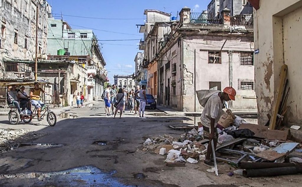 A optazii de proteste violente in Cuba dupa intreruperile masive de curent Manifestantii au atacat sediul Partidului Comunist