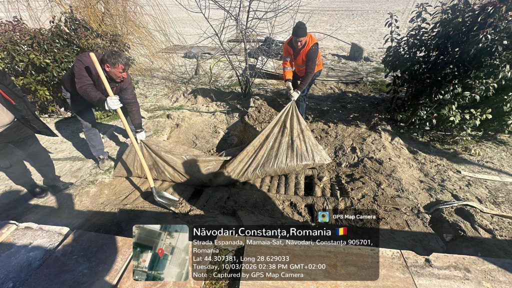 Apar noi nereguli pe plajele din Navodari fose septice ingropate in nisip