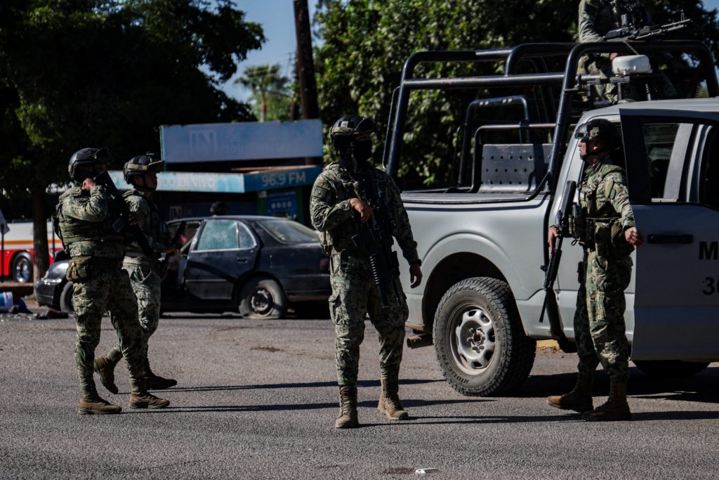 Armata mexicana anunta ca 11 persoane au fost ucise in cadrul unei operatiuni impotriva liderului cartelului Sinaloa