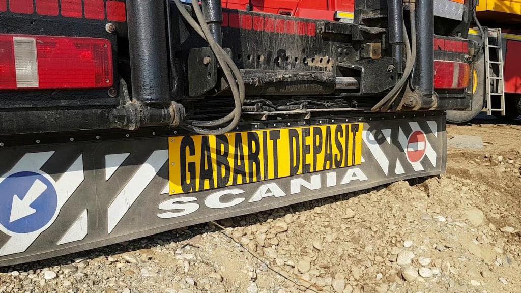 Atentie soferi Un transport de mari dimensiuni va traversa Clujul timp de trei zile efectuand depasiri Se aduce un utilaj Consultati traseul pe care va circula Circulati cu atentie