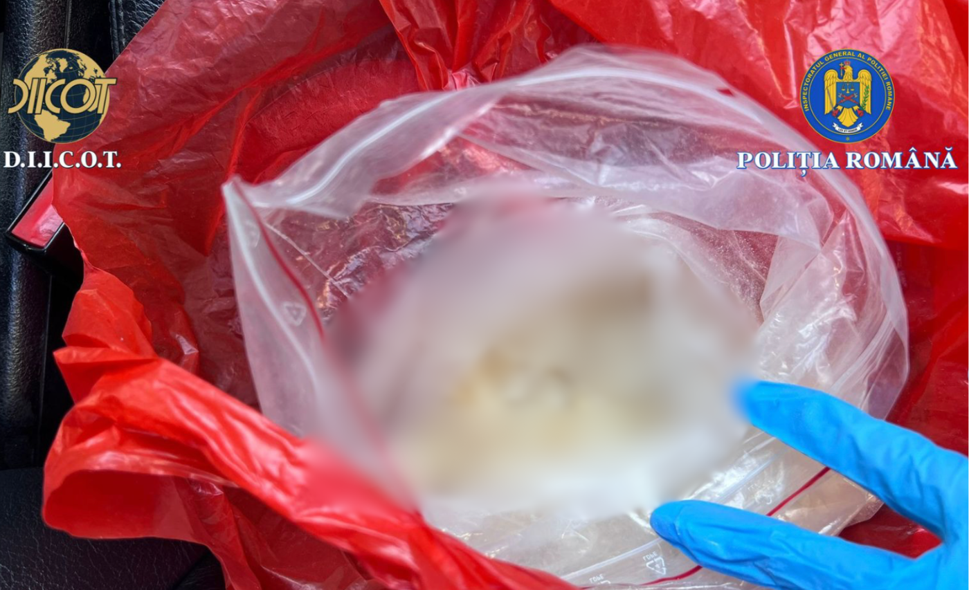 Au fost capturati in Cluj Napoca vanzand cristal cu kilogramul pentru zeci de mii de lei Recidivistul de 34 de ani se credea ingrijit dar DIICOT il monitoriza