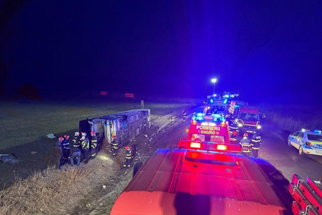 Autocar cu 44 de persoane implicat intr un accident intre Galati si Vaslui un mort si 14 raniti internati