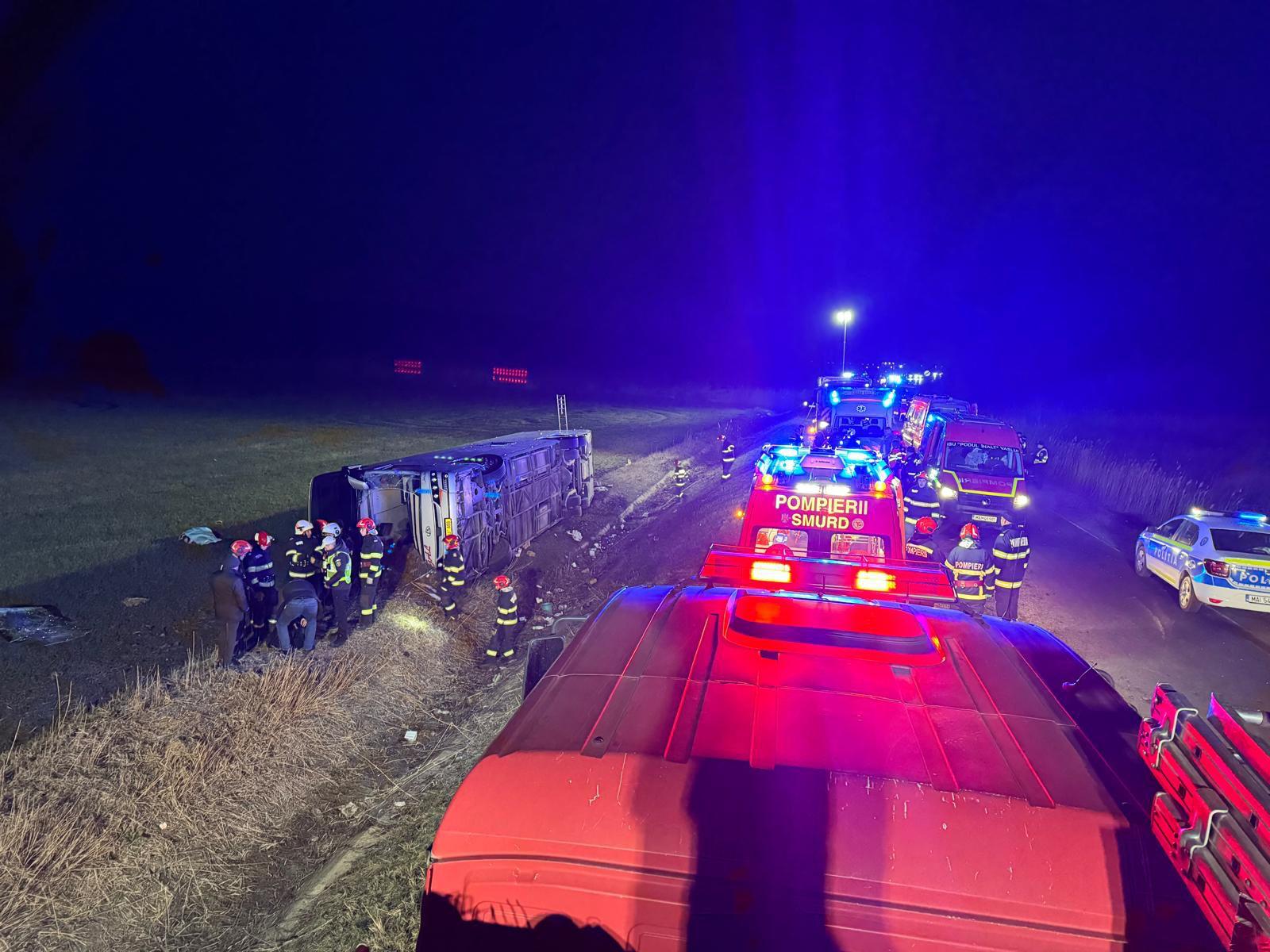 Autocar cu 44 de persoane implicat intr un accident intre Galati si Vaslui un mort si 14 raniti internati