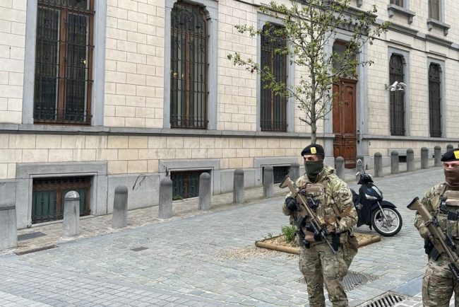 Belgia trimite soldati pentru a proteja locurile evreiesti si a combate criminalitatea