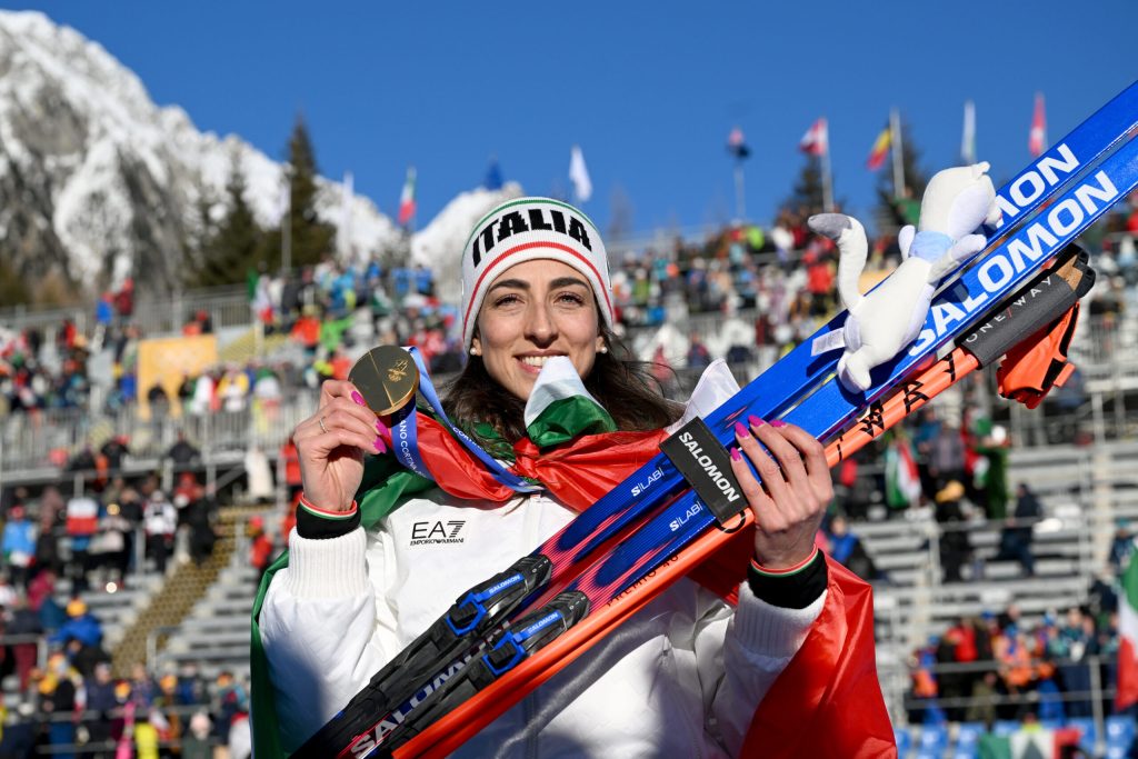 Biatlon Lisa Vittozzi castiga pentru prima data la mass start iar Julia Simon isi adjudeca globul de cristal