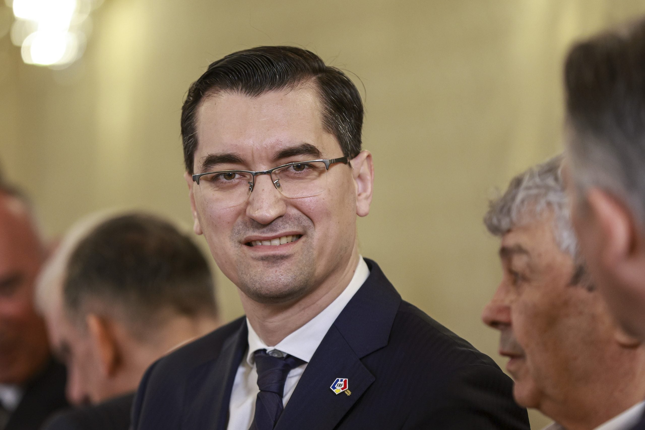 Burleanu continua sa conduca FRF Porumboiu il ironizeaza Cumva s au tinut la Phenian