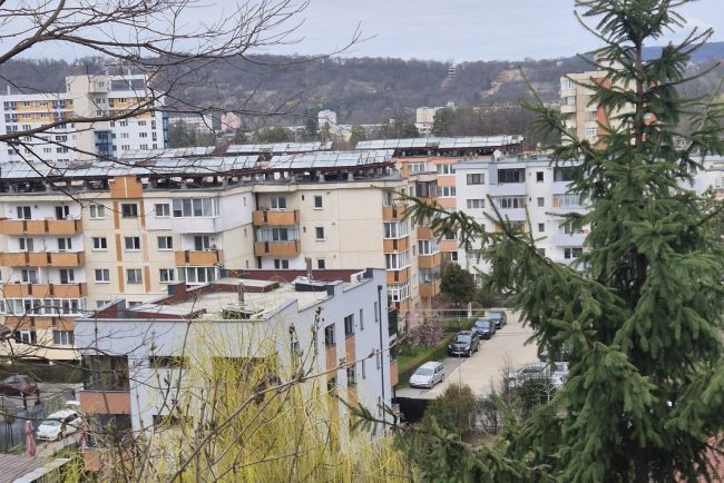 Ce se ascunde in spatele garajelor din Cluj O terasa cu o panorama asupra intregului oras in timp ce unii cer parcari iar altii o alee de cativa kilometri