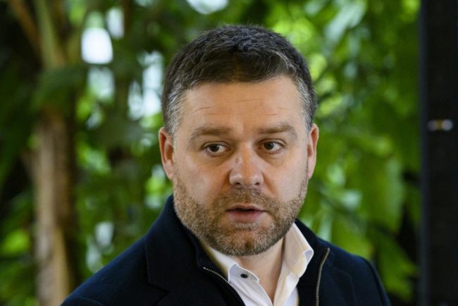 Ciucu acuza firmele de transport ca nu achita taxa de oras Din 6 vehicule cu o greutate mai mare de 5