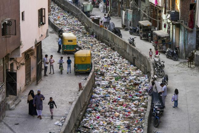 Criza gazului din India impacteaza familiile cu venituri reduse obligandu le sa utilizeze lemn si carbune ceea ce contribuie la o crestere a poluarii