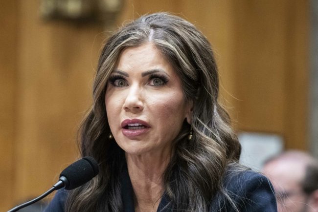 Cum a pierdut Kristi Noem sprijinul lui Trump si postul pe care il detinia