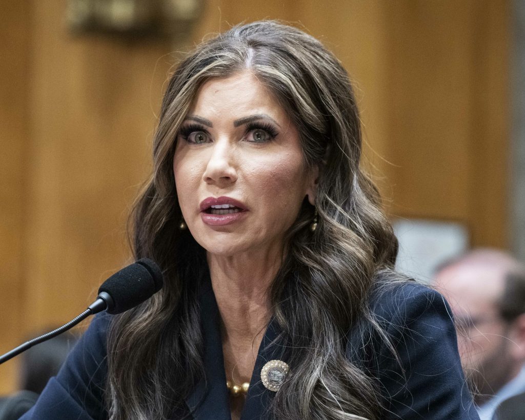 Cum a pierdut Kristi Noem sprijinul lui Trump si postul pe care il detinia