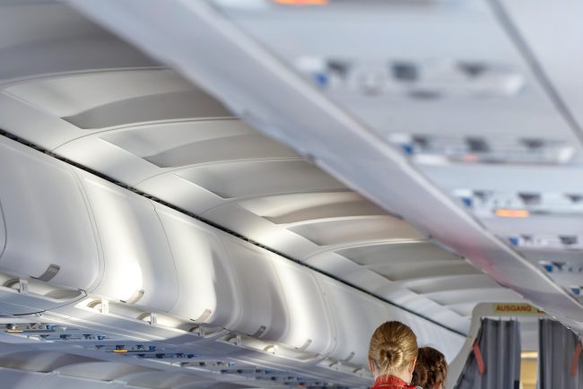 Directorul unei companii aeriene din Australia este acuzat ca a facilitat ilegal evacuarea a doi fugari intr un zbor ocult