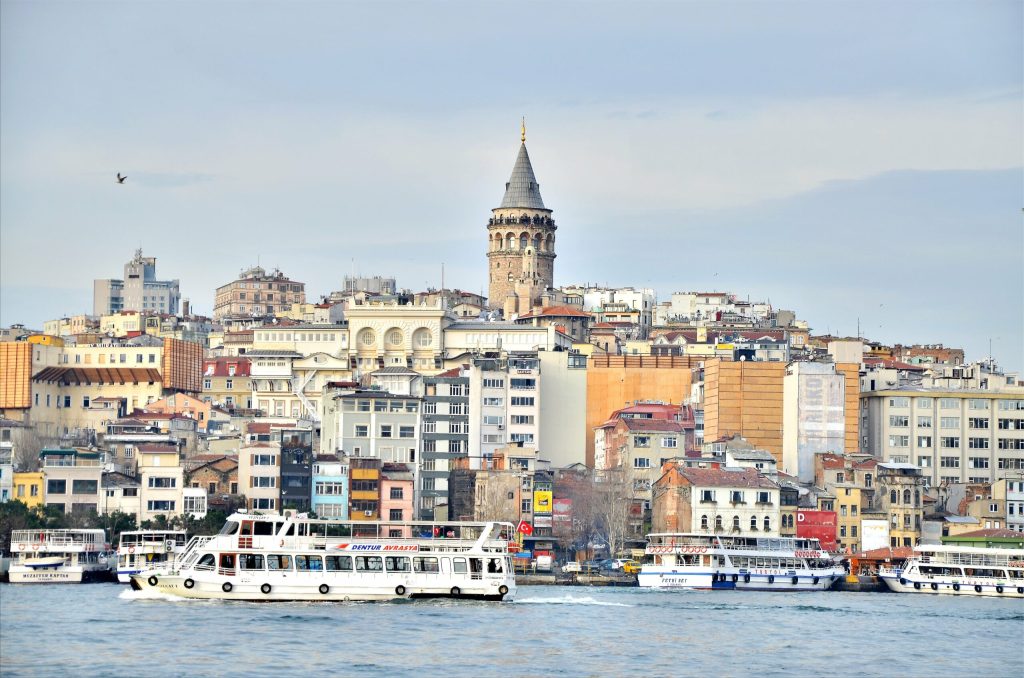 Doua cladiri din Istanbul sau prabusit in urma unei explozie de gaz cu cateva zile inainte de barajul Romania