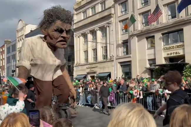 Dublin sarbatoare de Ziua lui Patrick peste 500000 de oameni la parada condusa de actorul Paul Mescal