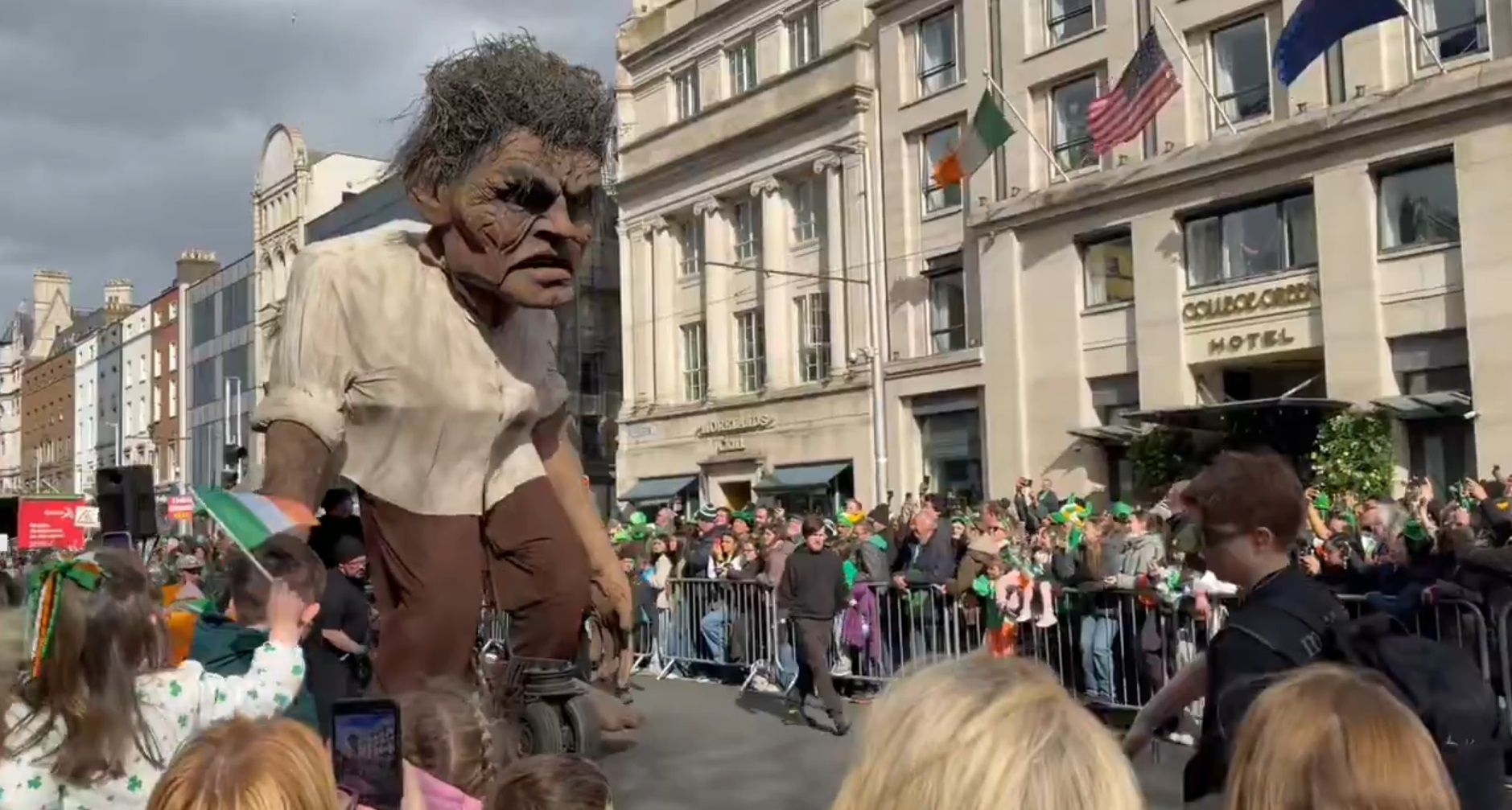 Dublin sarbatoare de Ziua lui Patrick peste 500000 de oameni la parada condusa de actorul Paul Mescal