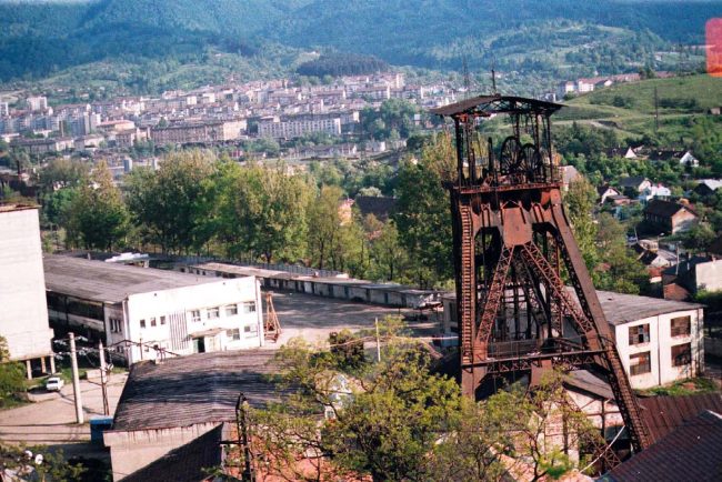 Echipamente si cabluri sustrase de la Mina Vulcan ase persoane au fost retinute