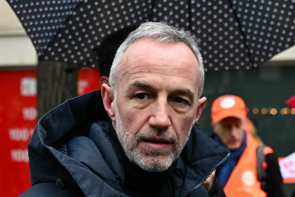 Emmanuel Gregoire considerat favorit pentru castigarea primariei Parisului conform unui sondaj