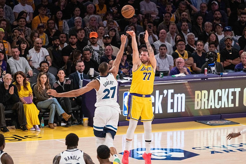 Explozie istorica in NBA Doncic inscrie 100 de puncte in 24 de ore si face istorie la Lakers