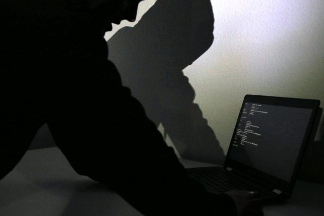 FBI avertizeaza hackerii rusi ataca conturile de Signal si WhatsApp ale oficialilor si jurnalistilor