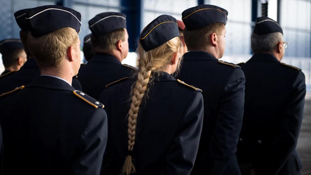 Germania introduce reguli noi in armata referitoare la barbi si coafuri