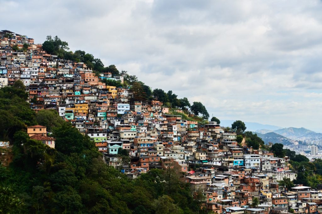 Inca o zi de panica si frica in Rio de Janeiro cel mai putin opt decese in urma unei operatiuni a politiei braziliene intr o favela
