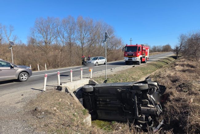 Inca un accident cu o masina cazuta in sant astazi la Cluj in urma cu cateva momente este al treilea din aceasta zi oameni buni circulati cu atentie