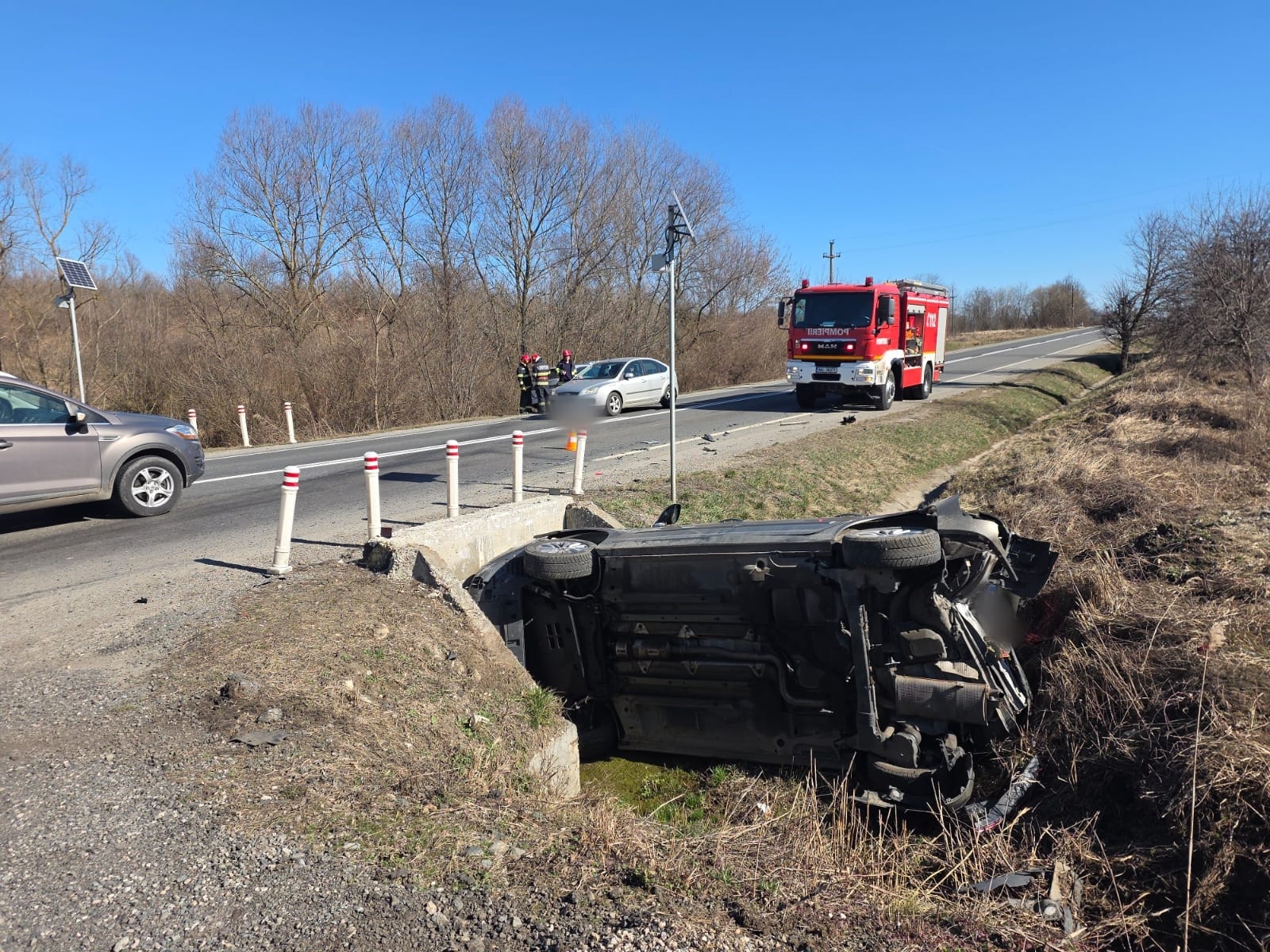 Inca un accident cu o masina cazuta in sant astazi la Cluj in urma cu cateva momente este al treilea din aceasta zi oameni buni circulati cu atentie