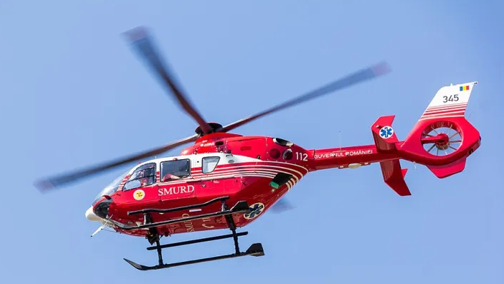 Interventii de urgenta Aproape 100 de persoane salvate dintre care 26 transportate de urgenta la spital Elicopterul SMURD a intervenit