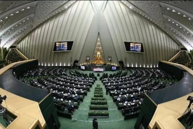 Iranul intentioneaza sa impuna impozite navelor care traverseaza Stramtoarea Hormuz