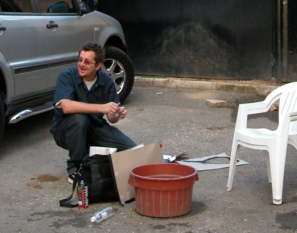 Jurnalistii Reuters au dezvaluit identitatea renumitului Banksy Cum l au