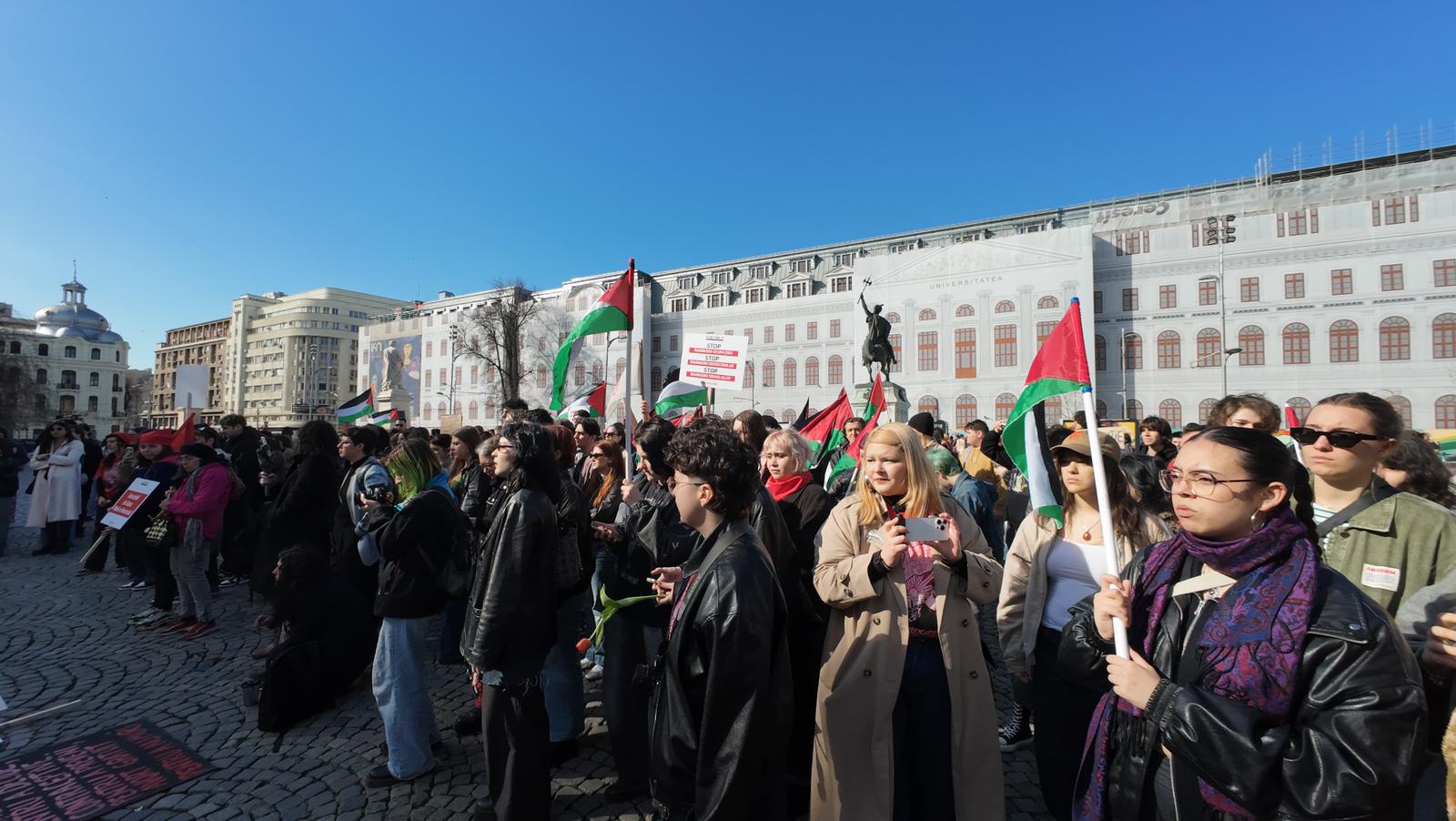 Manifestatie in Piata Universitatii de 8 Martie Strigam tare strigam impreuna nu acceptam austeritatea