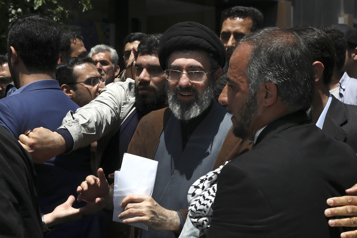 Mojtaba Khamenei fiul ayatollahului ucis numit lider suprem al Iranului