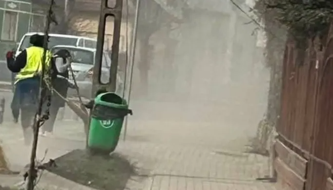 Orasul Cluj Napoca sufocat de praf Locuitorii cer urgent spalarea strazilor In zilele uscate aerul devine greu de respirat
