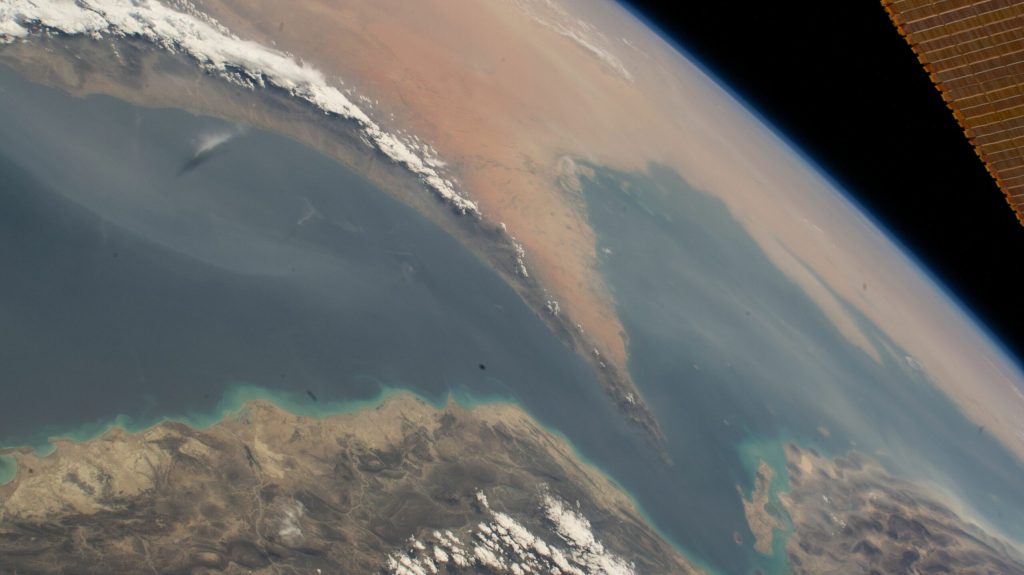 Pakistanul afirma ca Iranul a consimit sa permita trecerea a 20 de nave ale sale prin stramtoarea Ormuz