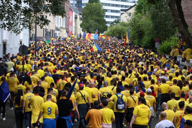 Peste 3000 de suporteri romani la meciul Turcia Romania