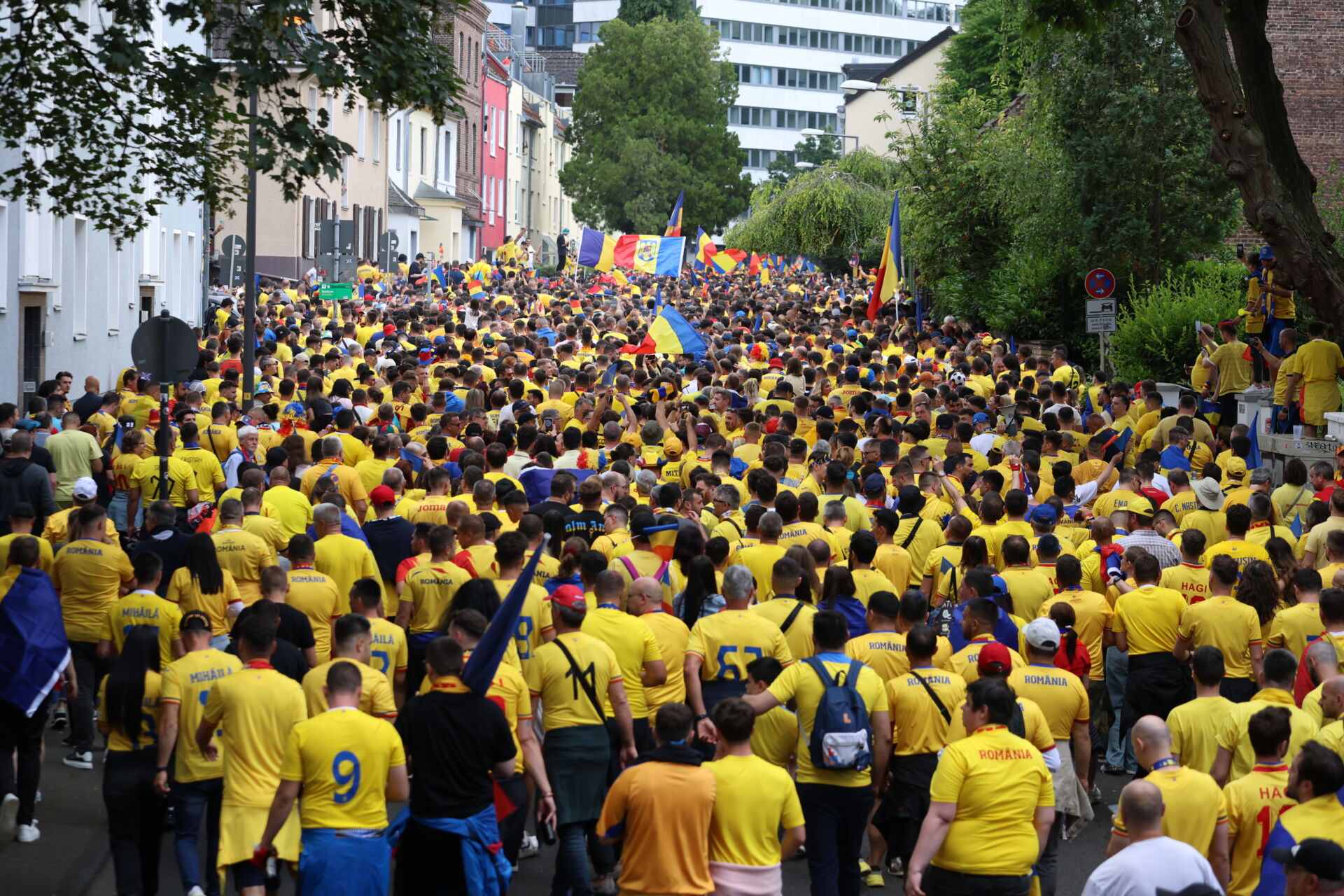Peste 3000 de suporteri romani la meciul Turcia Romania