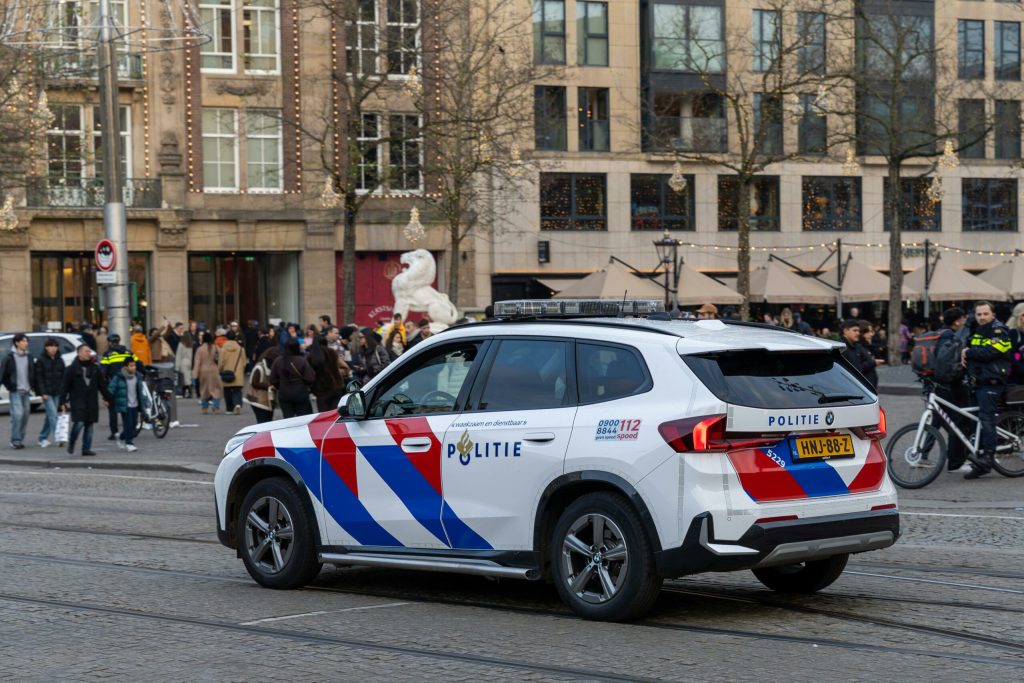 Politia din Amsterdam investigheaza o noua explozie revendicata de acelasi grup care si a asumat responsabilitatea pentru atacul impotriva unei scoli evreiesti