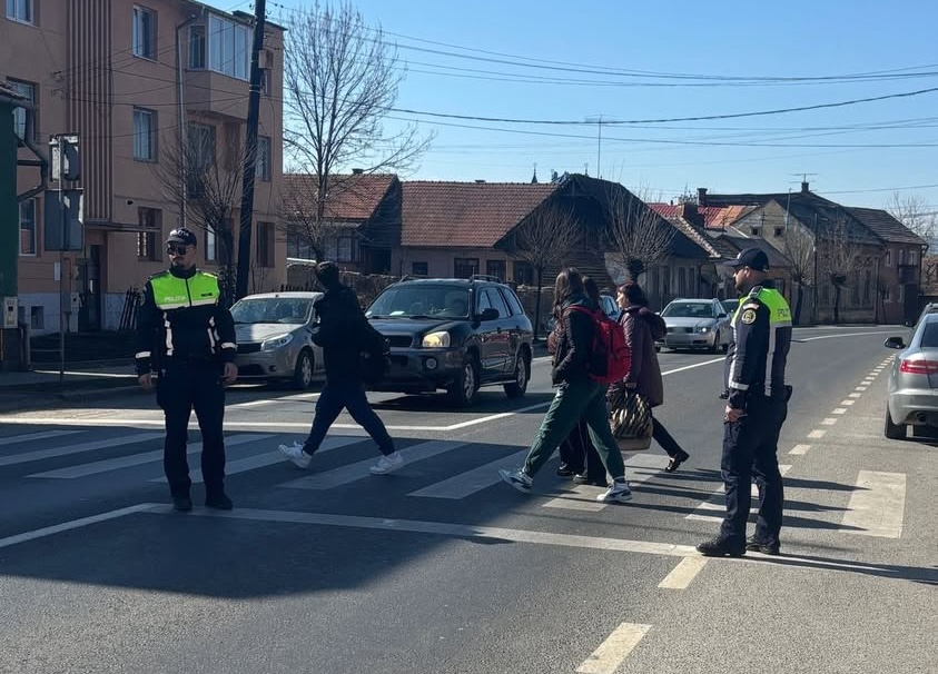 Politistii din Cluj au actionat in scolile din judet Au transmis un mesaj important elevilor privind bullyingul si substantele interzise