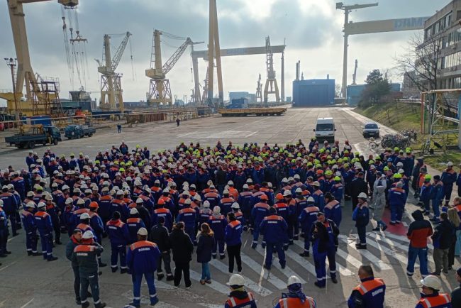 Protest la Santierul Naval Damen Mangalia din cauza intarzierilor cronice in plata salariilor